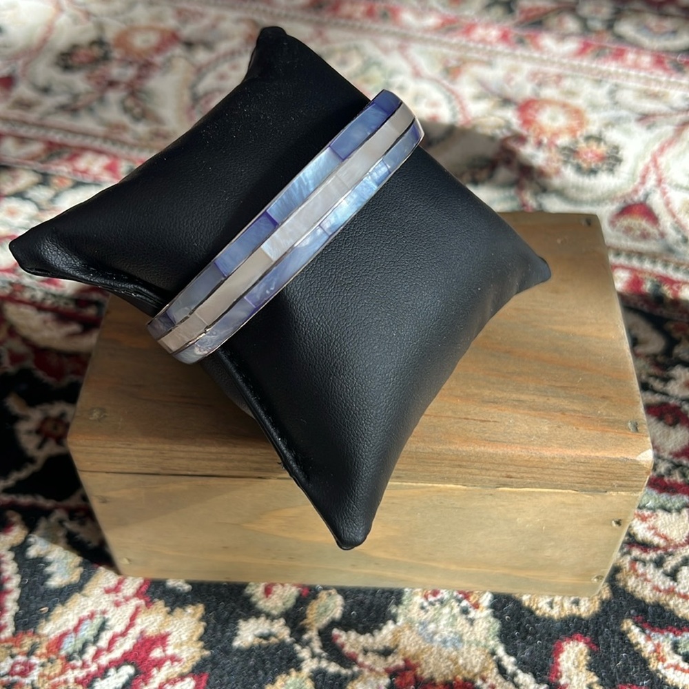 Blue and white mother of pearl bangle